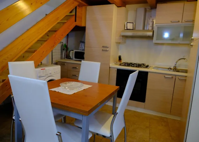 La Casa Dei Sarti Cozy Center アパート ヴァレンナ